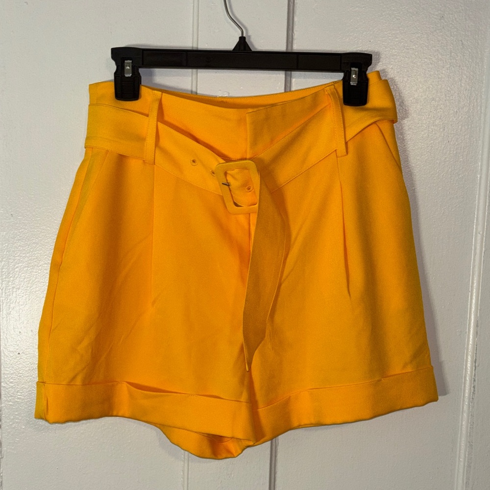 EXPRESS High-Rise Yellow Belted Bermuda Shorts Women’s size 6